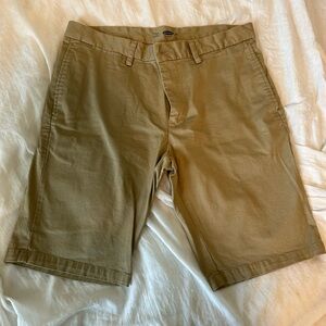 Old Navy men’s khakis shorts.